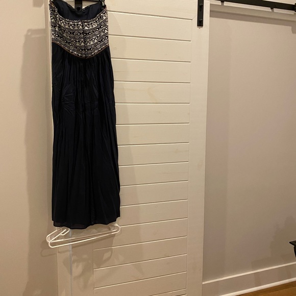 Beautiful Aztec print light weight maxi dress - Picture 2 of 2